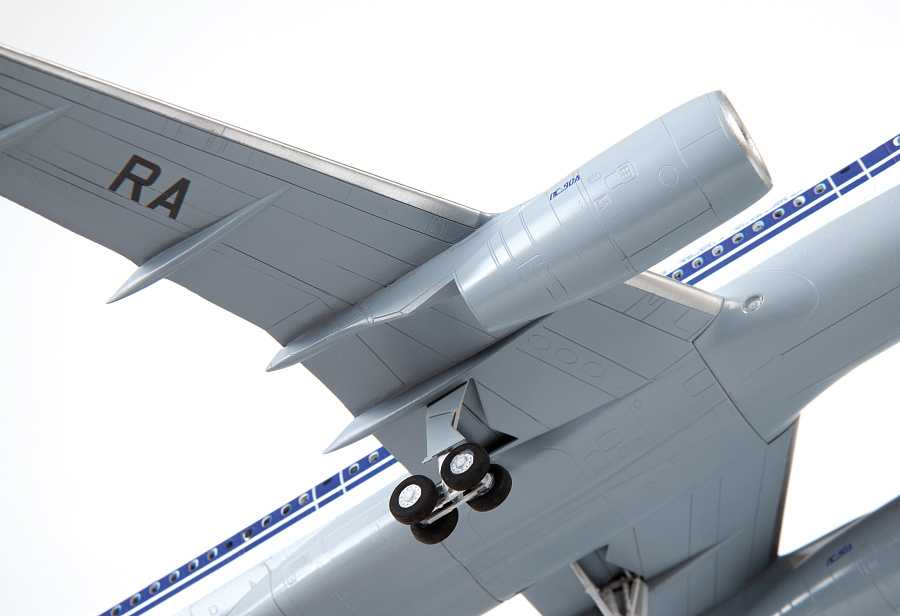 Model Kit letadlo 7049 - TU-214 (1:144)