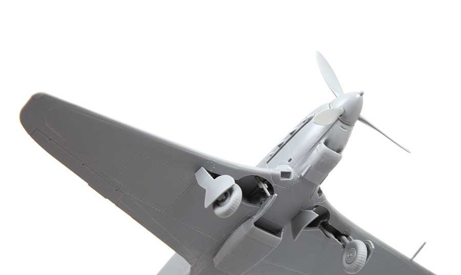 Model Kit letadlo 7313 - YAK-9 Soviet fighter (1:72)