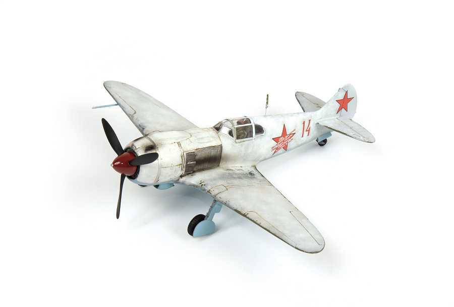 Model Kit letadlo 7334 - SOVIET FIGHTER LAVOCHKIN LA-5 (1:72)
