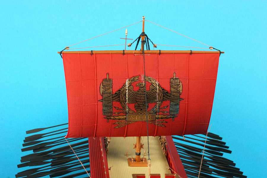 Model Kit loď 9019 – Trireme of the Roman Emperor (1:72)