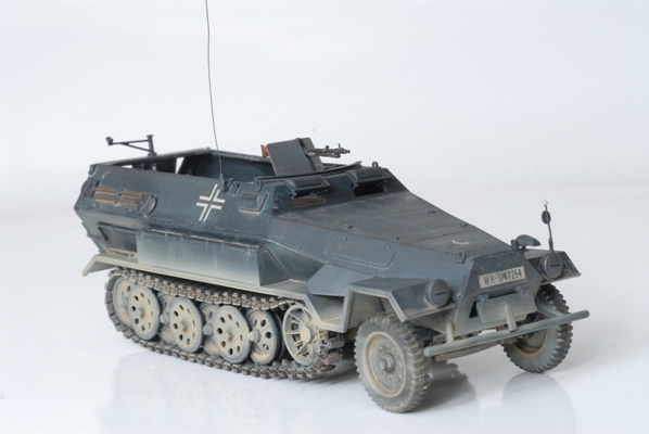 Model Kit military 3572 - Hanomag Sd.Kfz.251/1 Ausf.B (1:35)