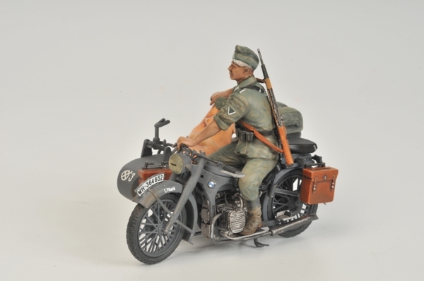 Model Kit military 3607 - German WWII Sidecar R12 with crew (1:35)