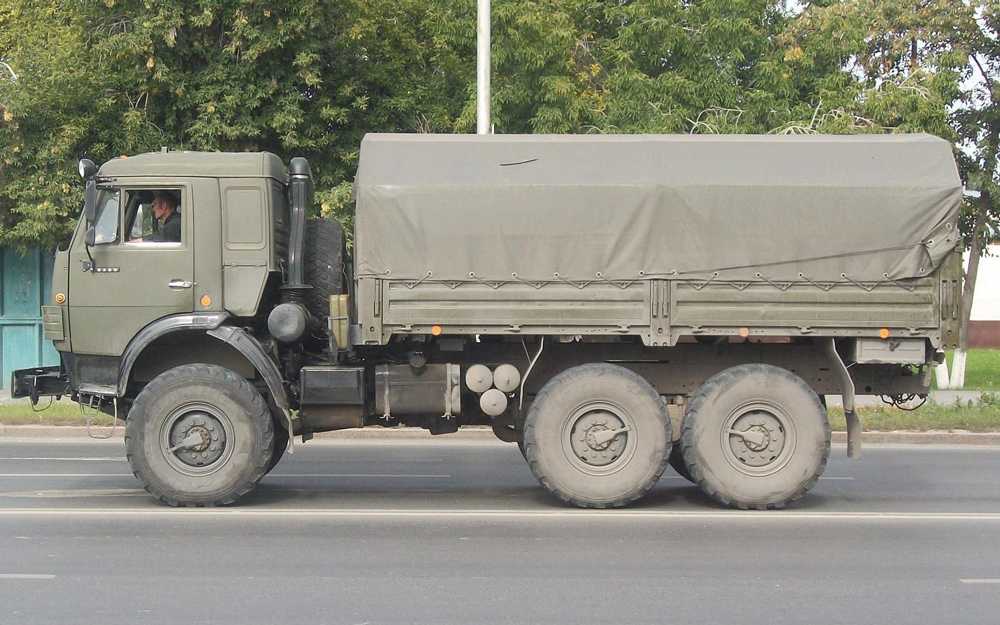 Model Kit military 3697 - Russian three axle truck K-5350 "MUSTANG" (1:35)
