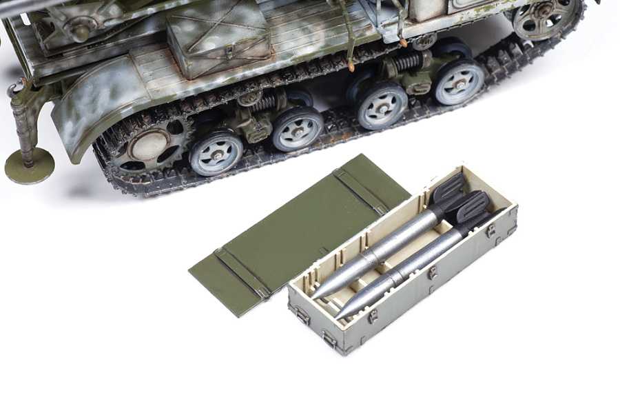 Model Kit military 3700 - STZ-5 with BM-13 "KATYUSHA" (1:35)