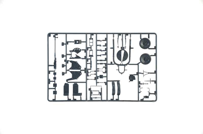 Model Kit military 6395 - Sd.Kfz 10/4 with Flak 30 and Crew (1:35)
