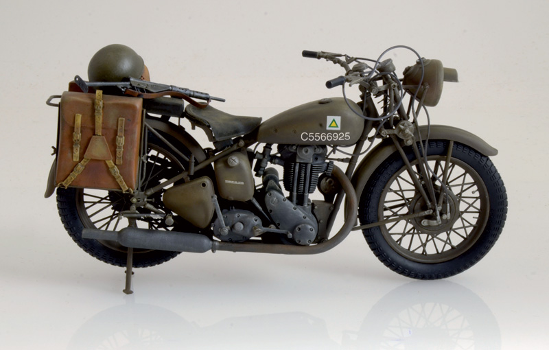 Model Kit military 7402 - TRIUMPH (1:9)