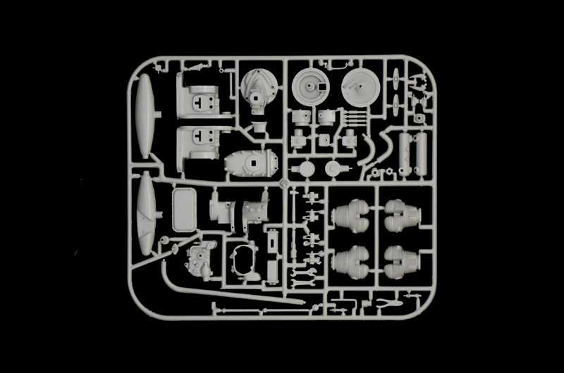 Model Kit military 7403 - German Military Motorcycle with Sidecar (1:9)