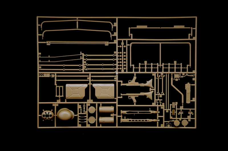 Model Kit military 7405 - Kdf.1 Typ 82 Kübelwagen (1:9)