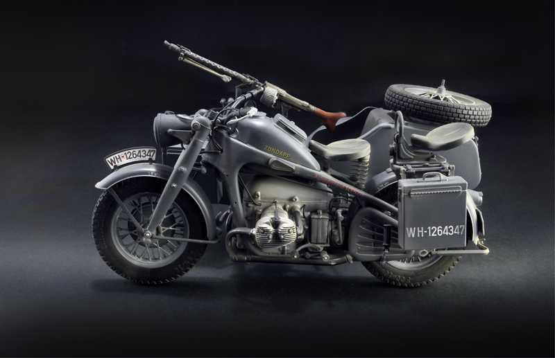 Model Kit military 7406 - Zundapp KS 750 with sidecar (1:9)