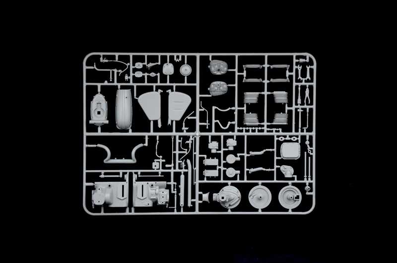 Model Kit military 7406 - Zundapp KS 750 with sidecar (1:9)