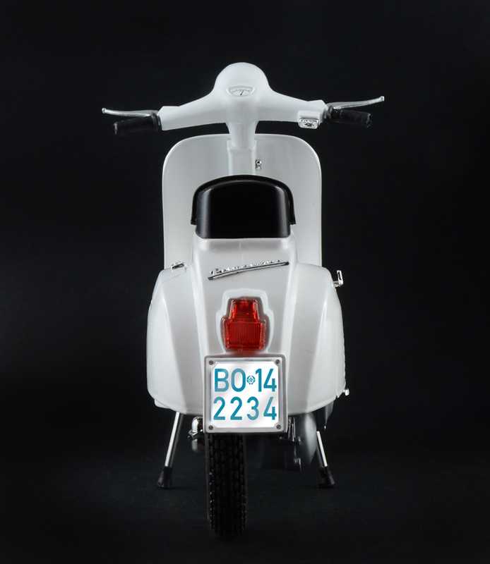 Model Kit motorka 4633 - VESPA 125 PRIMAVERA (1:9)