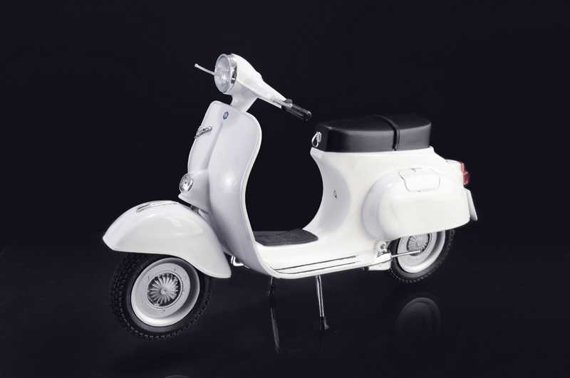 Model Kit motorka 4633 - VESPA 125 PRIMAVERA (1:9)
