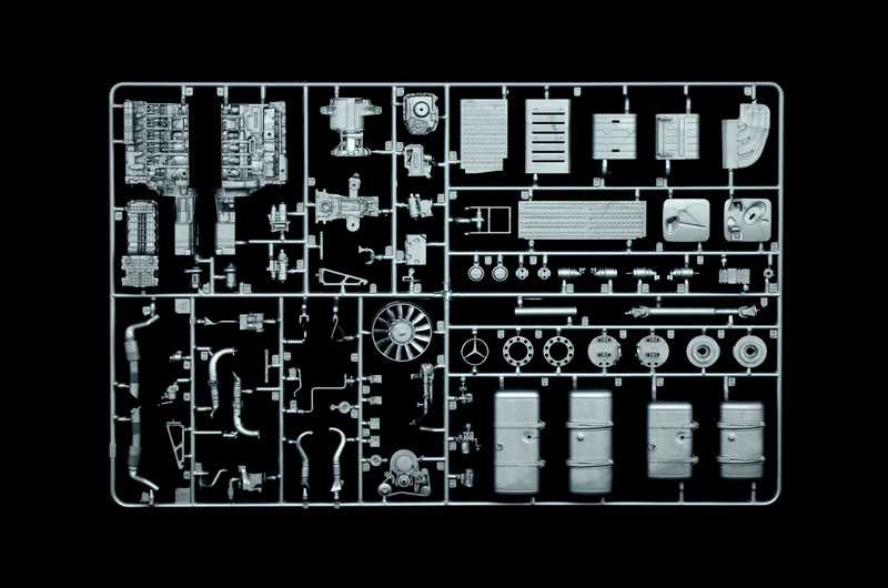 Model Kit truck 3968 - Mercedes-Benz Actros MP4 Space Grand Prix Edition (1:24)