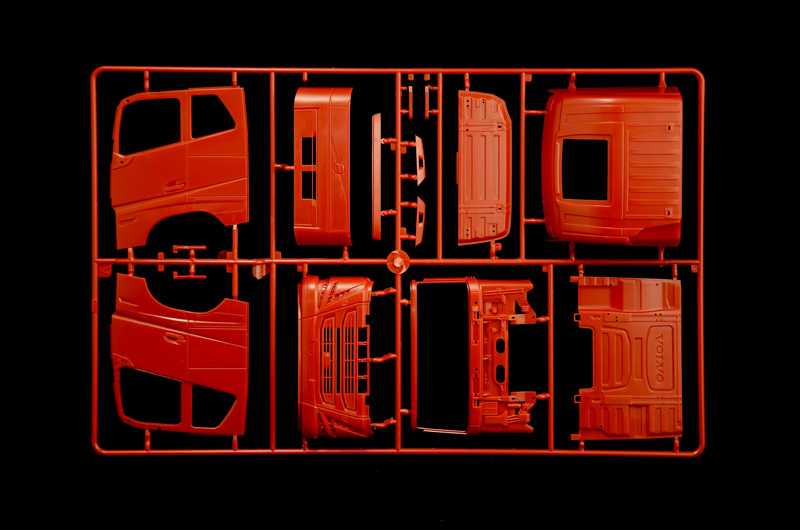 Model Kit truck 3973 - Volvo F12 Intercooler Medium Roof (1:24)