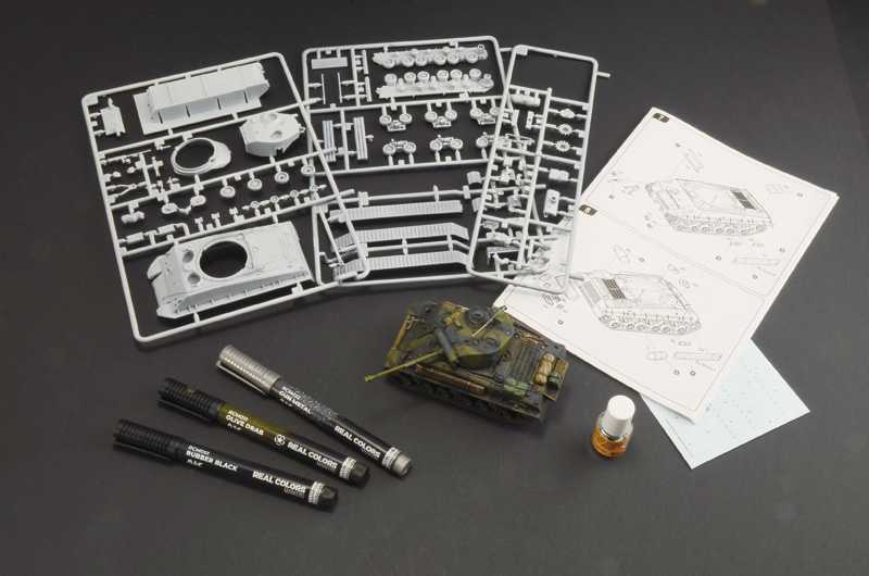 Model Set tank 75001 - M4A3E8 Sherman Fury (1:56)