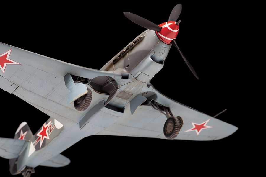 Model kit letadlo 4831 - Yak-9-T with cannon (1:48)
