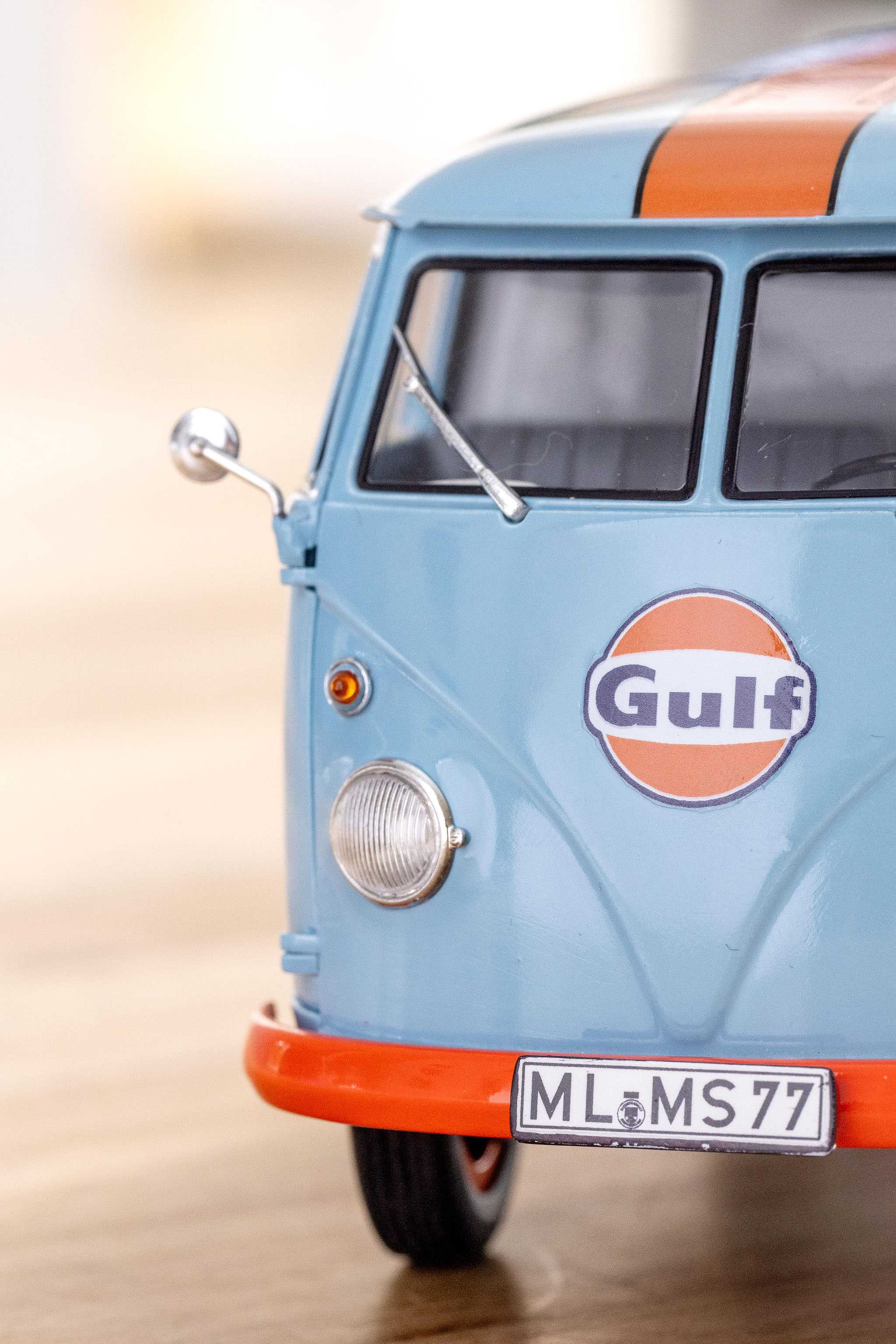 ModelSet auto 67726 - VW T1 Panel Van (Gulf Decoration) (1:24)