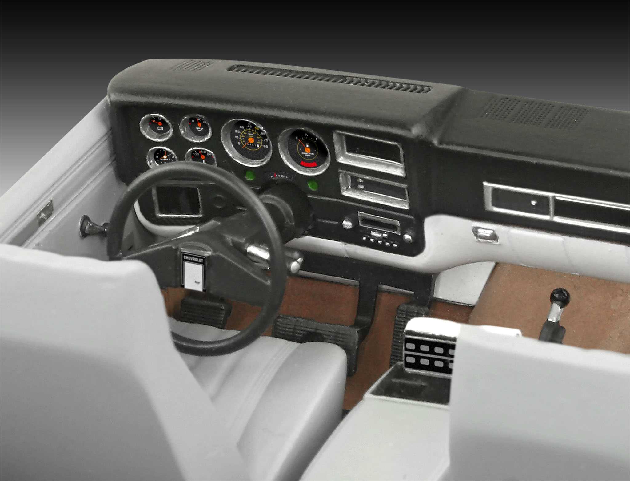 Plastic ModelKit STRANGER THINGS auto 07724 - 1985 Chevrolet K5 Blazer (1:25)