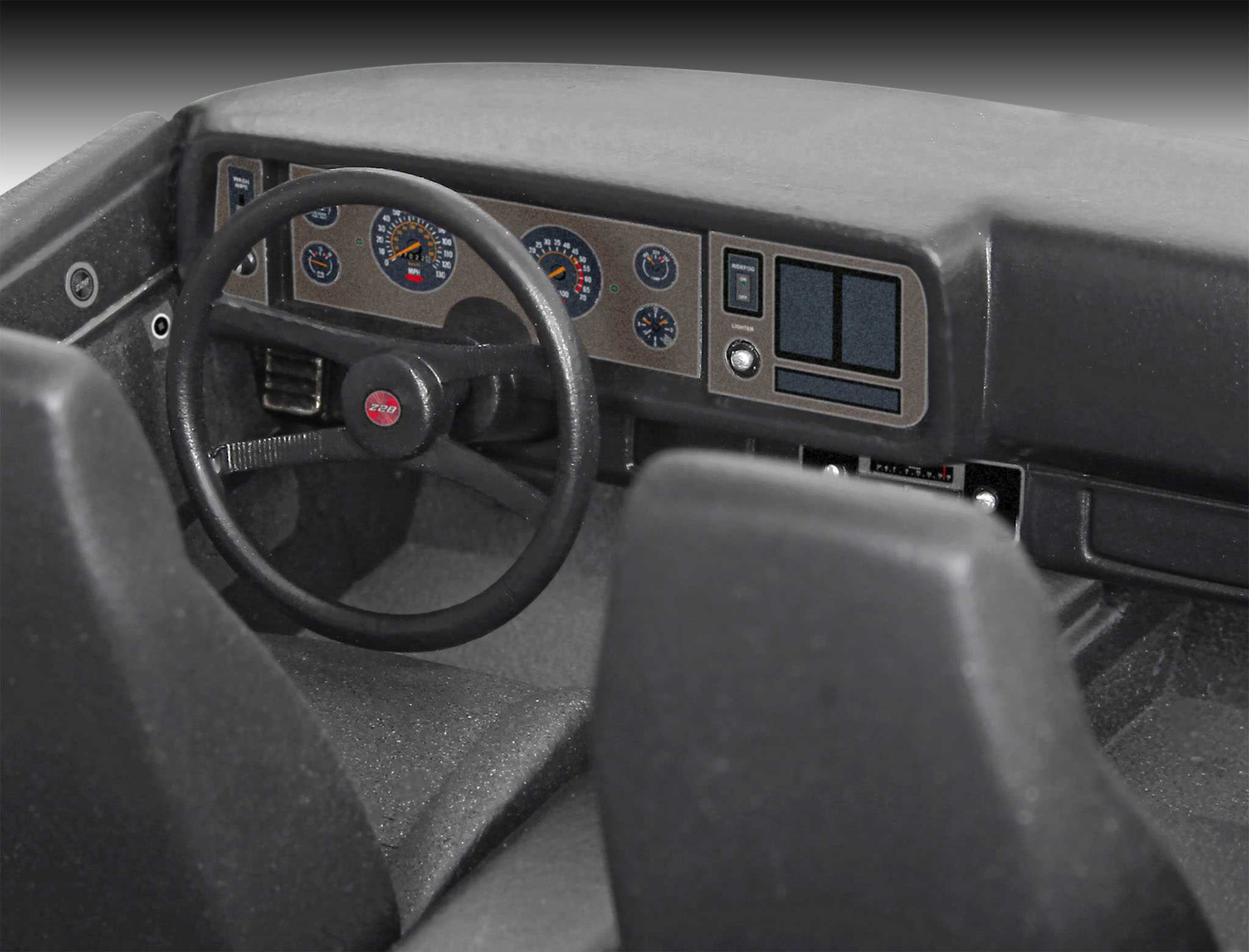 Plastic ModelKit STRANGER THINGS auto 07728 - Chevy Camaro Z/28 (1:24)