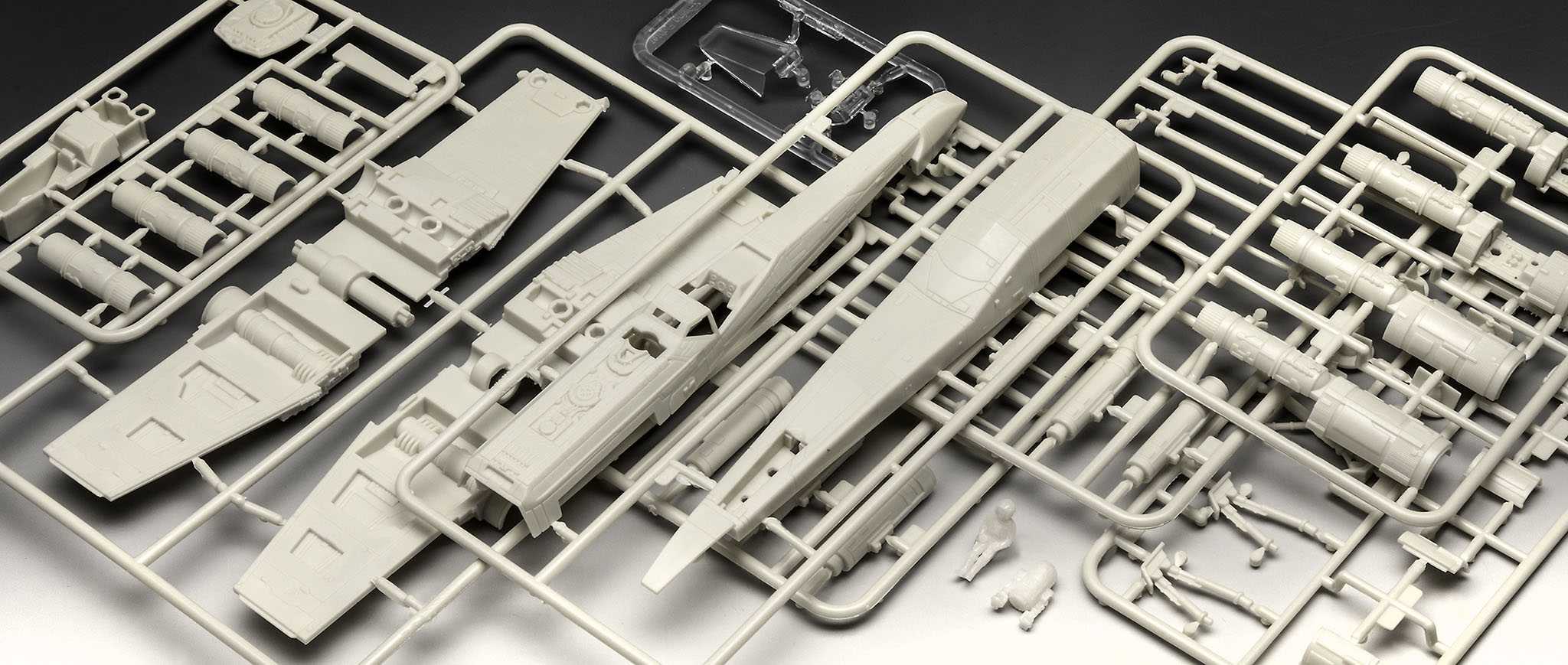 Plastic ModelKit SW 06790 - Carson Teva's X-Wing Fighter: The Mandalorian (1:57)
