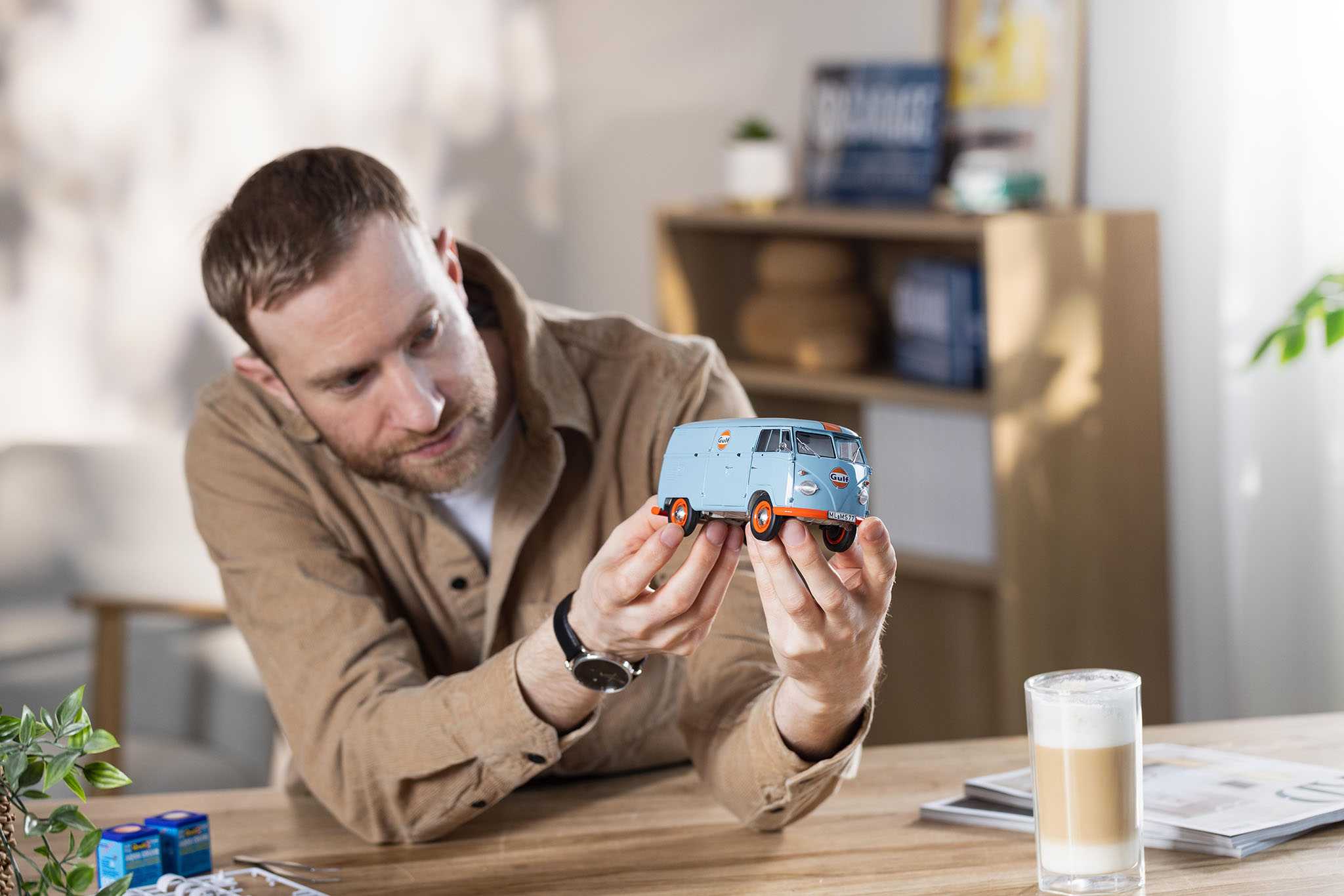 Plastic ModelKit auto 07726 - VW T1 panel van (Gulf Decoration) (1:24)