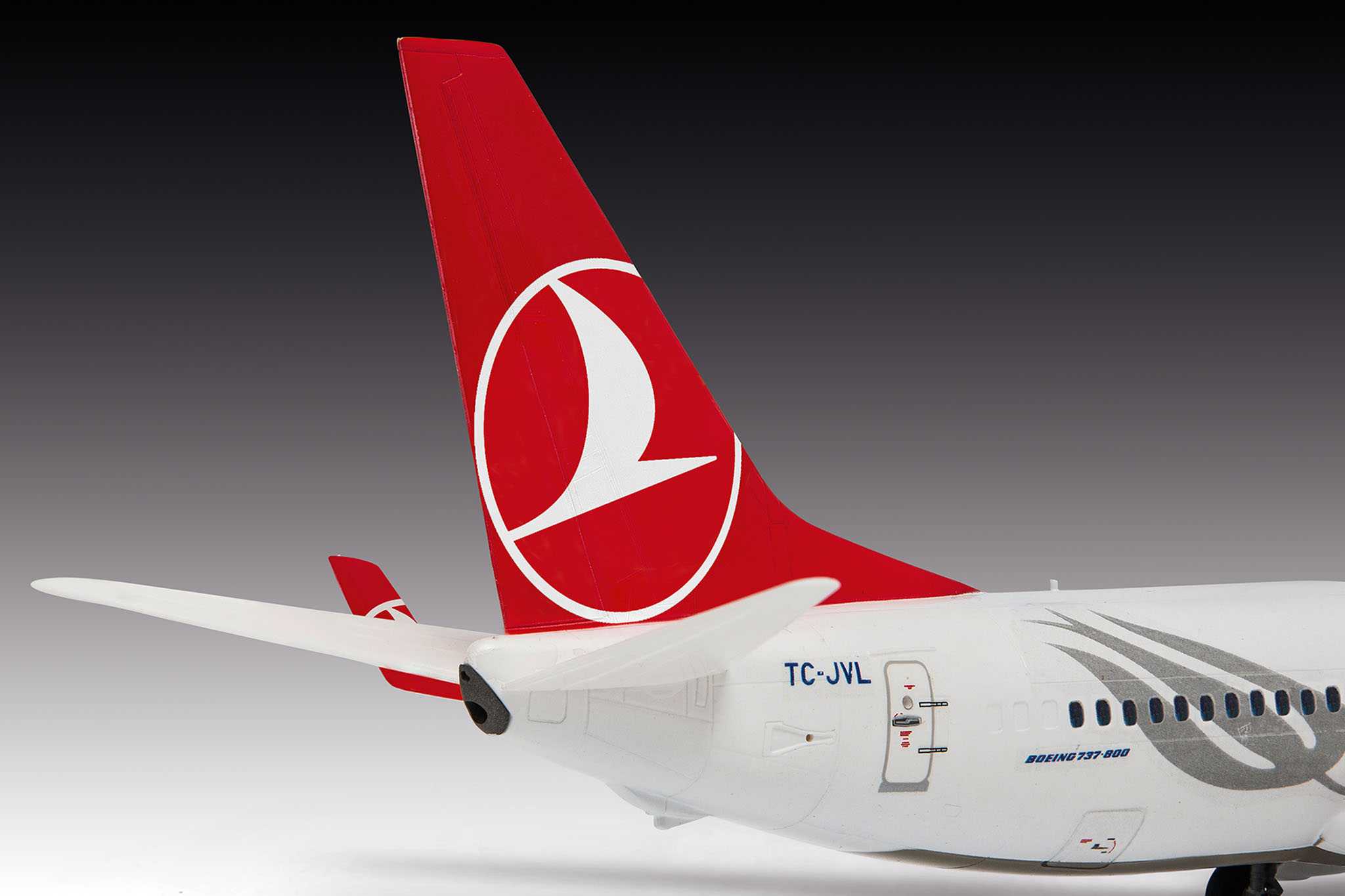 Plastic ModelKit letadlo 03772 - Boeing 737-800 "Turkish Airlines" (1:144)