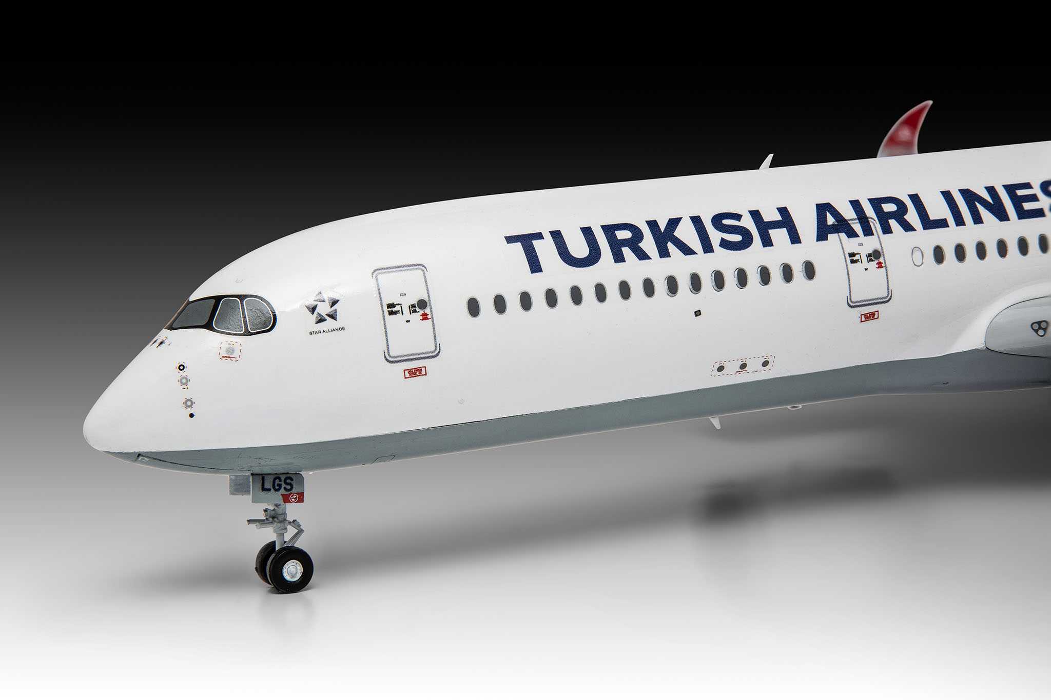 Plastic ModelKit letadlo 03773 - Airbus A350-900 "Turkish Airlines" (1:144)