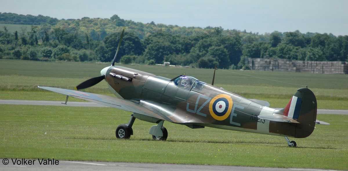 Plastic ModelKit letadlo 03953 - Spitfire Mk. IIa (1:72)