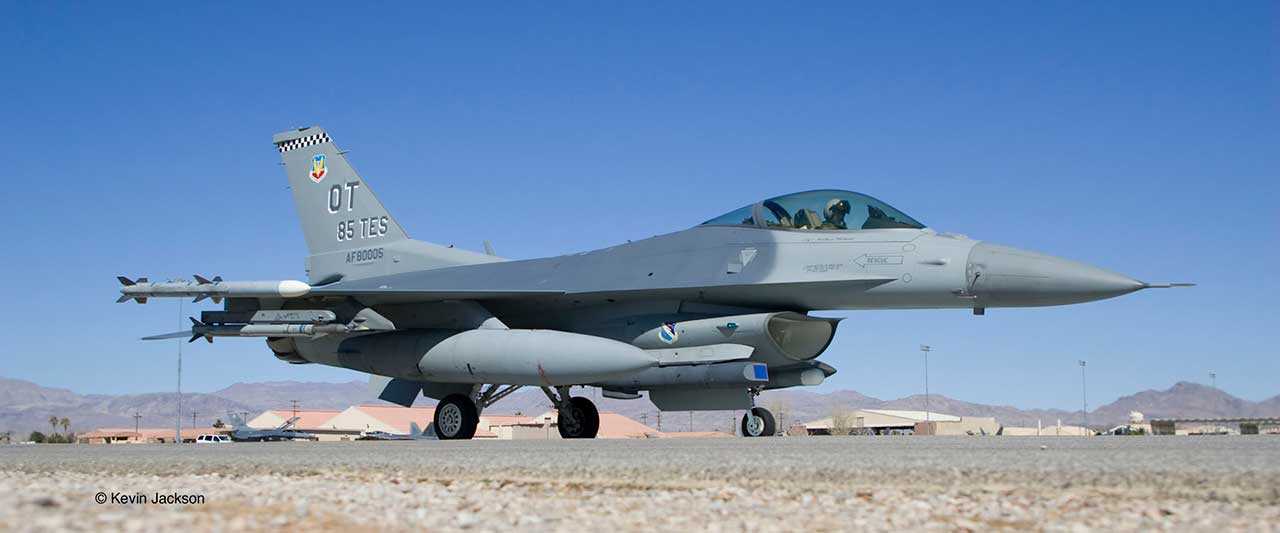 Plastic ModelKit letadlo 03992 - Lockheed Martin F-16C Fighting Falcon (1:144)