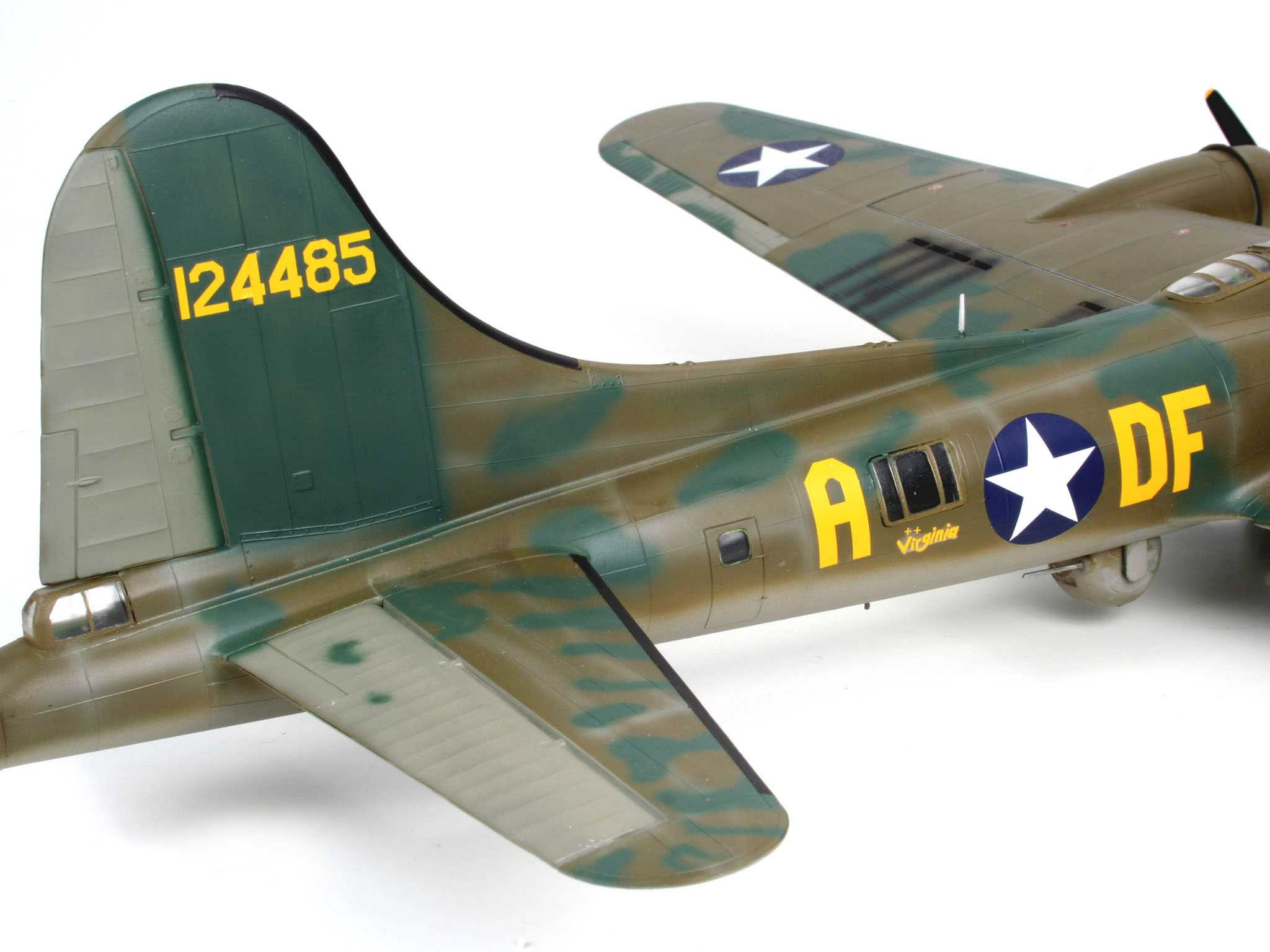 Plastic ModelKit letadlo 04279 - B-17F "Memphis Belle" (1:72)