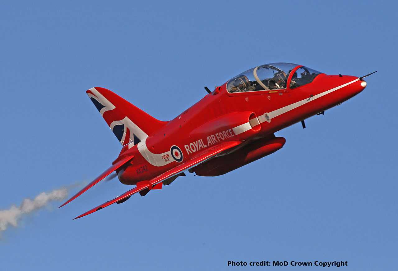 Plastic ModelKit letadlo 04921 - BAe Hawk T.1 Red Arrows (1:72)