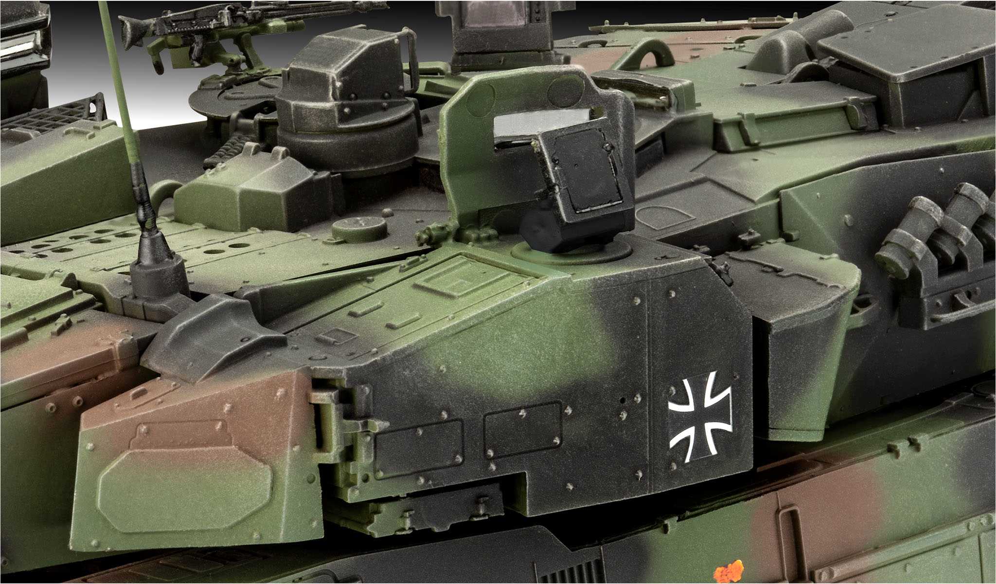 Plastic ModelKit tank 03360 - Leopard 2A7A1 (1:35)