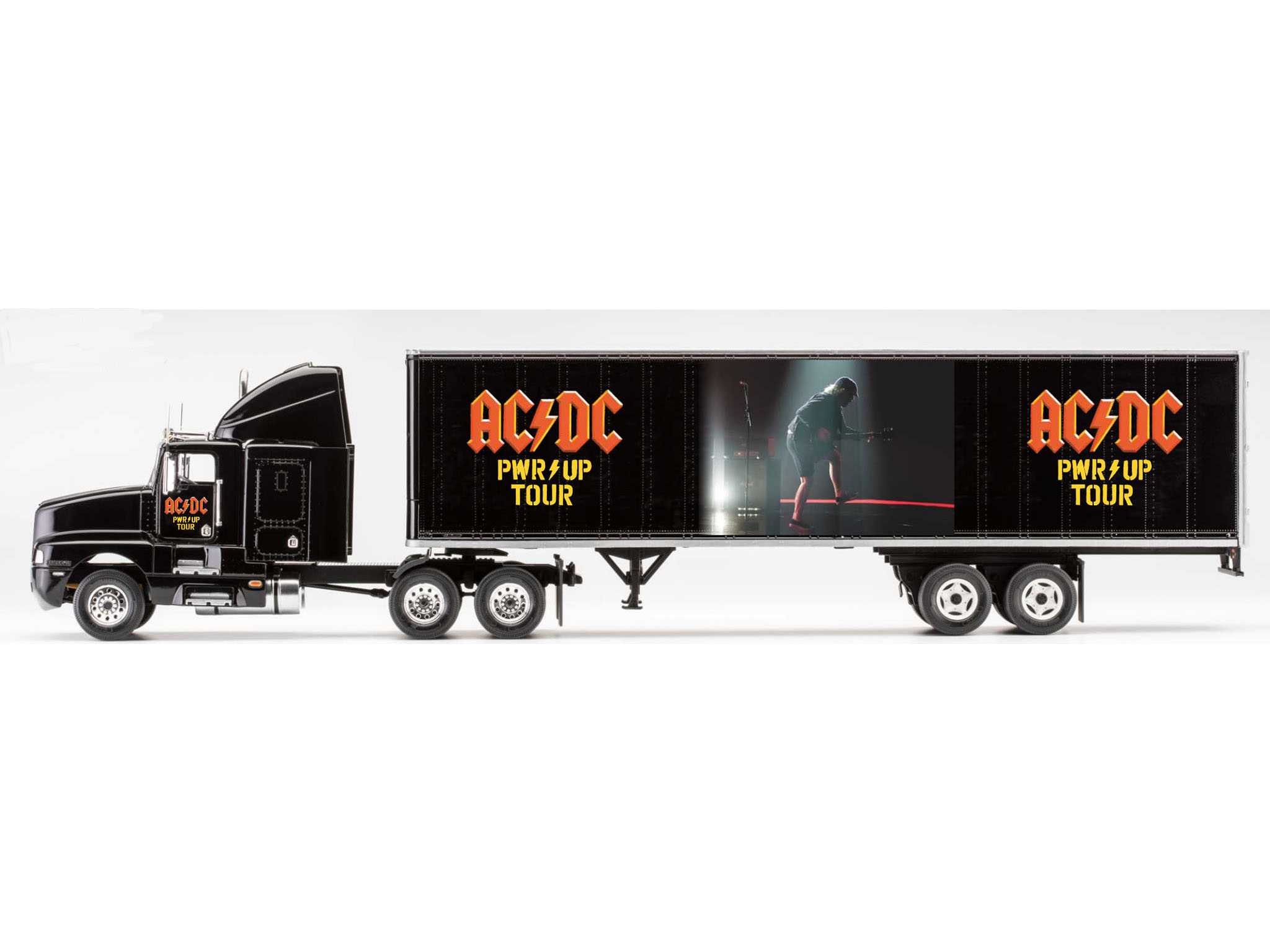 Plastic ModelKit truck 07731 - AC/DC Tour Truck "Power Up" (1:32)
