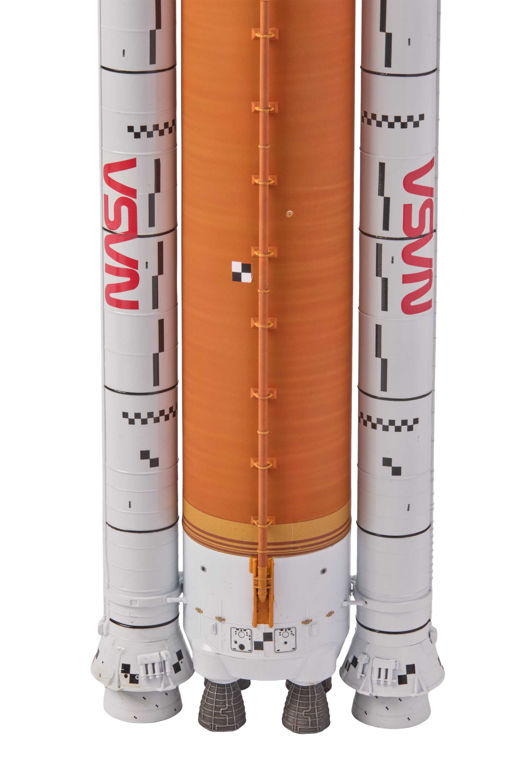 Plastic ModelKit vesmír 03760 - NASA Artemis Space Launch System (SLS) (1:144)